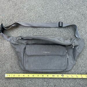 Baggallini Fanny Pack Waist Bag Silver Grey Like New